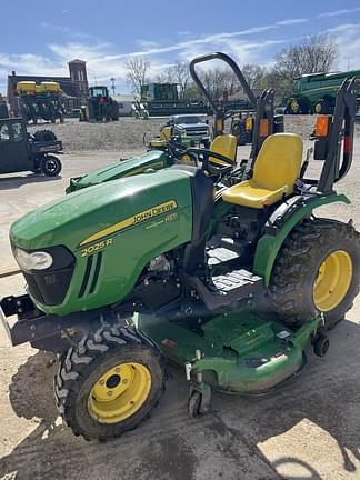 Image of John Deere 2025R equipment image 1