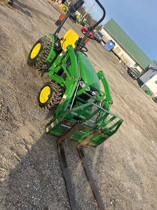 Main image John Deere 2025R