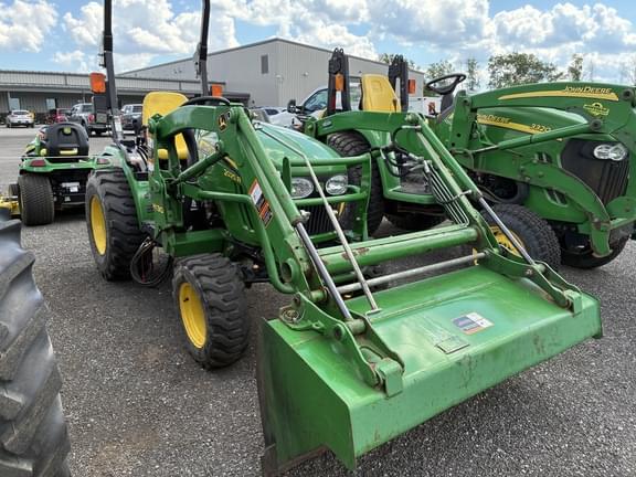Image of John Deere 2025R Image 0