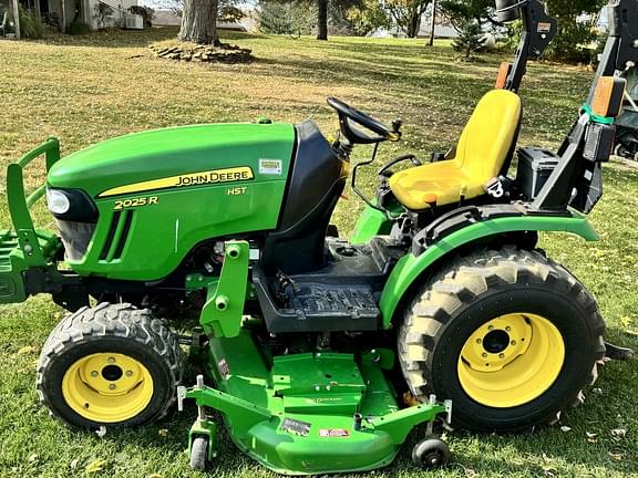 Image of John Deere 2025R equipment image 2