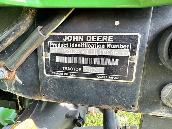 Image of John Deere 2025R equipment image 4