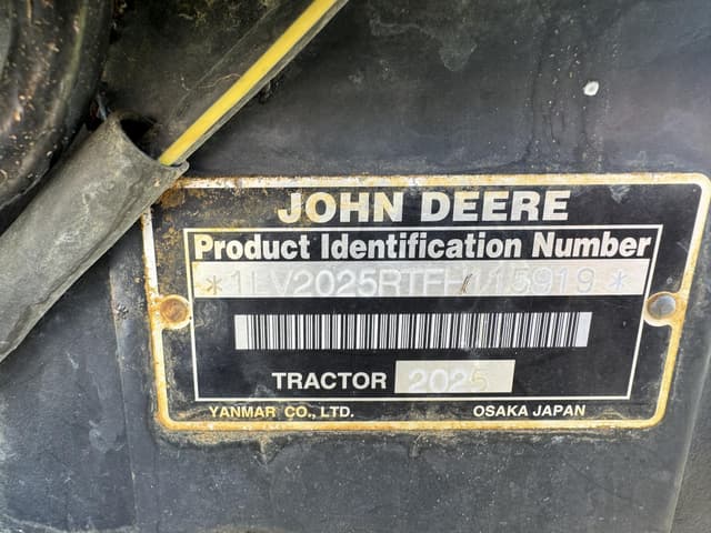 Image of John Deere 2025R equipment image 3