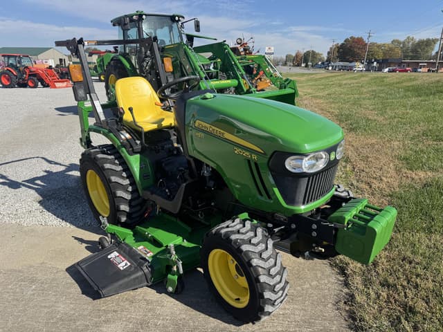 Image of John Deere 2025R equipment image 2
