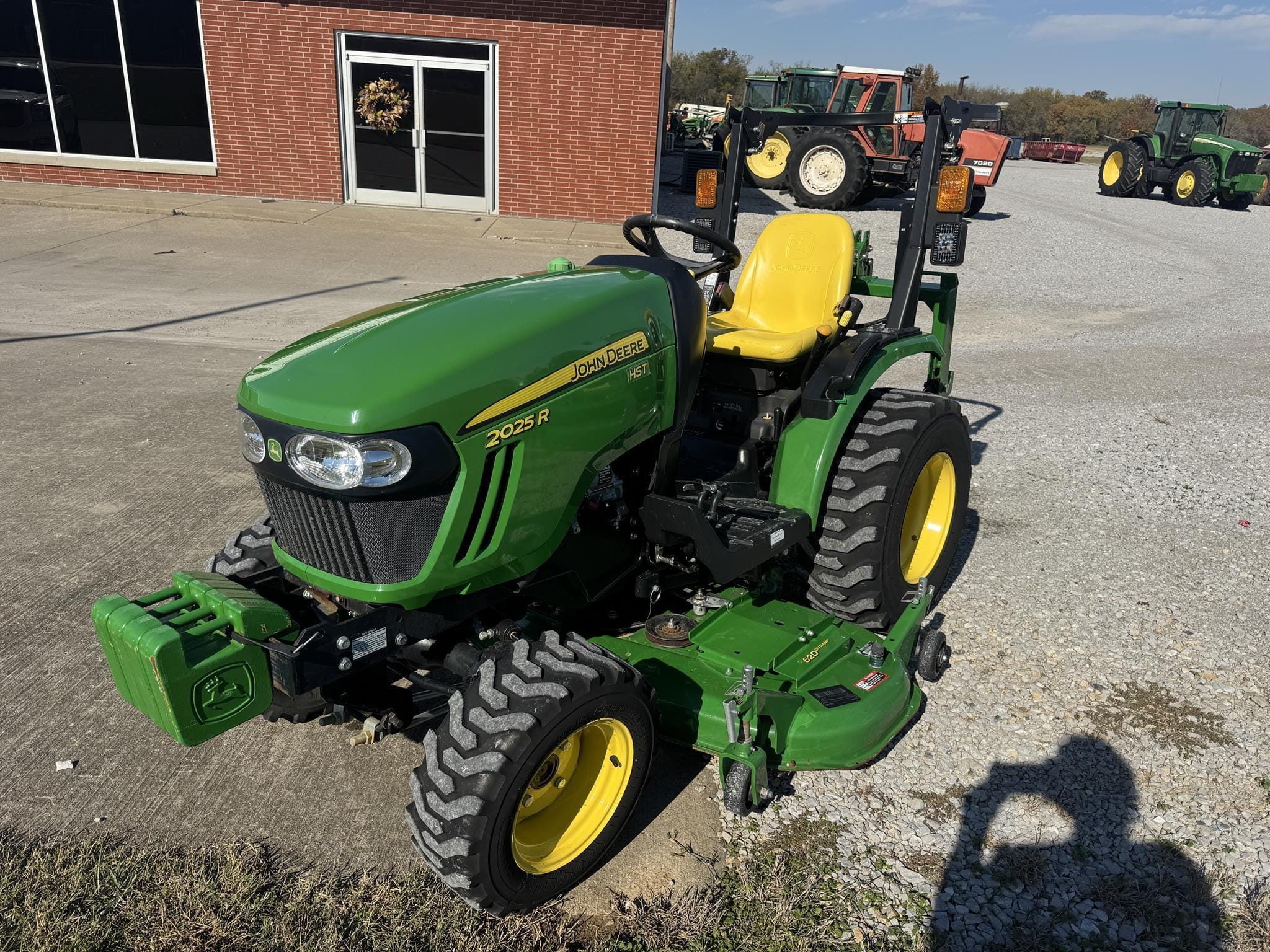 2015 John Deere 2025R Equipment Image0