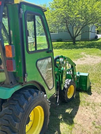Image of John Deere 2032R equipment image 3