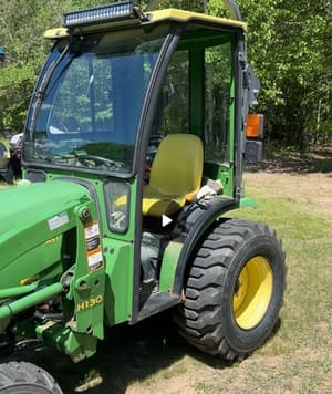 2015 John Deere 2032R Image