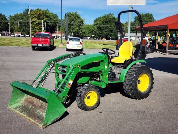 2015 John Deere 2032R Equipment Image0