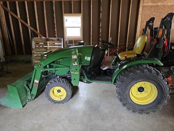 Image of John Deere 2032R equipment image 3