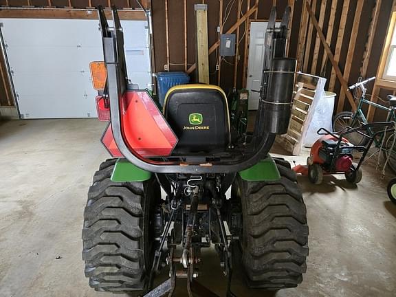 Image of John Deere 2032R equipment image 4
