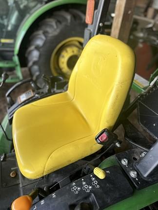 Image of John Deere 2032R equipment image 4