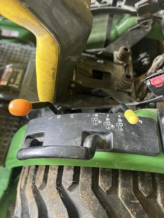 Image of John Deere 2032R equipment image 1