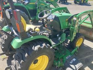 2015 John Deere 2032R Image