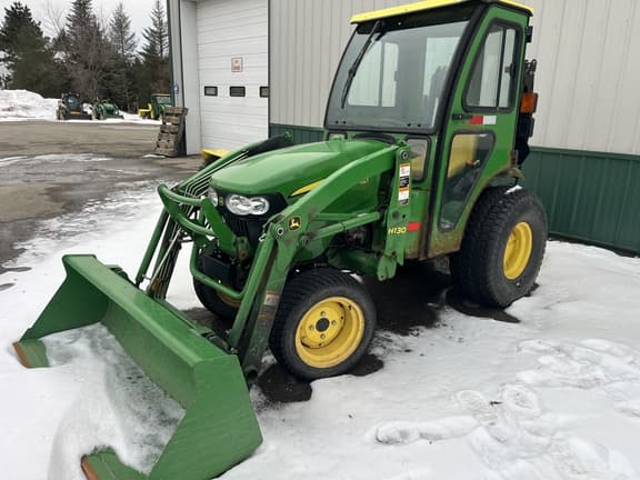 Image of John Deere 2032R equipment image 1