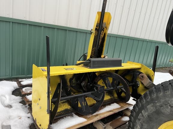 Image of John Deere 2032R equipment image 3