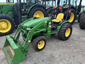 2015 John Deere 2032R Image