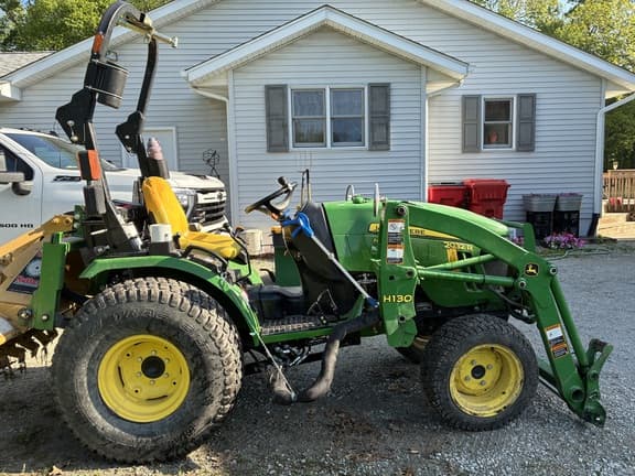 Image of John Deere 2032R equipment image 1