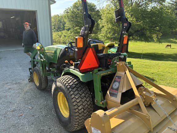 Image of John Deere 2032R equipment image 3
