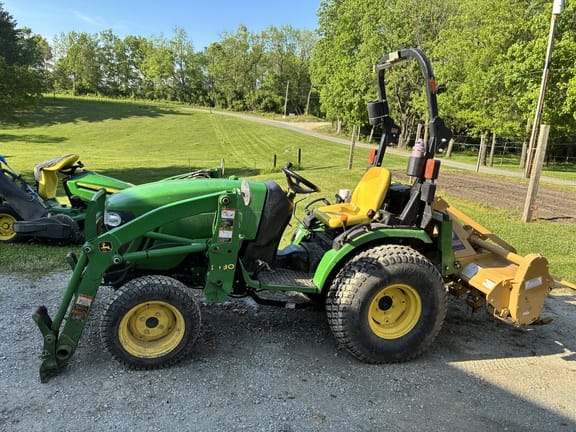 2015 John Deere 2032R Equipment Image0
