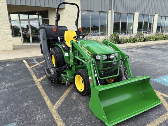 2015 John Deere 2032R Image