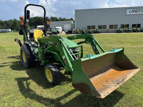 Image of John Deere 2032R equipment image 3