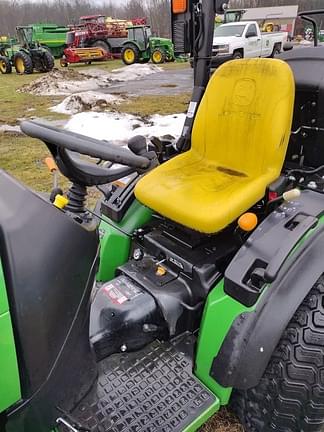 Image of John Deere 2032R equipment image 1