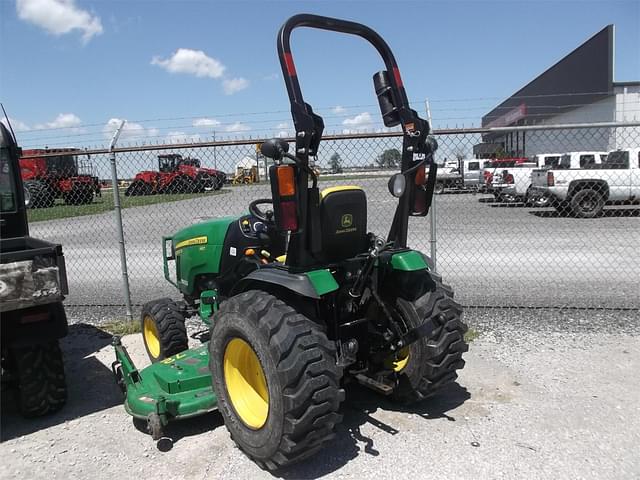 Image of John Deere 2032R equipment image 2