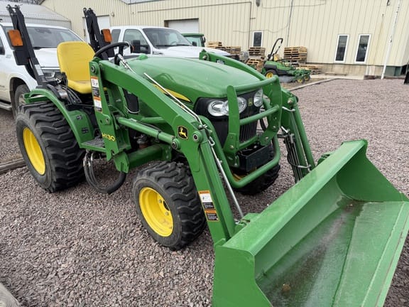 2015 John Deere 2032R Equipment Image0