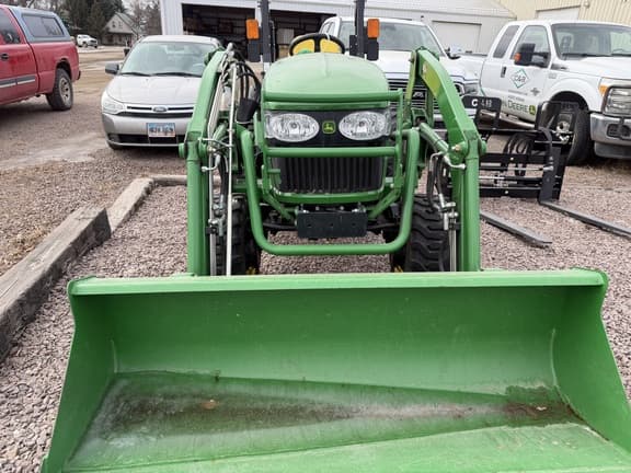 Image of John Deere 2032R equipment image 2