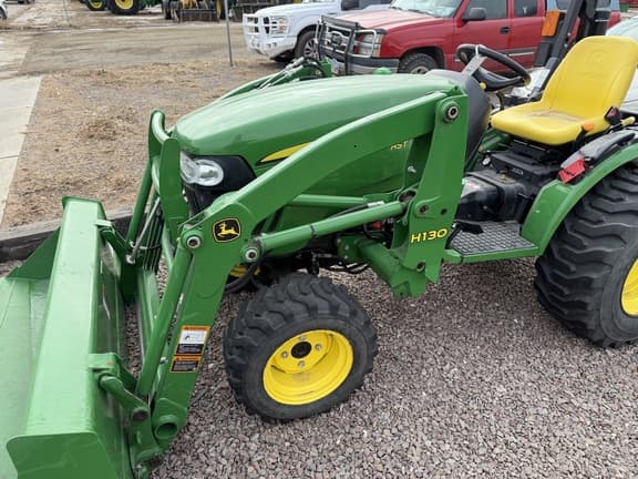 Image of John Deere 2032R equipment image 1