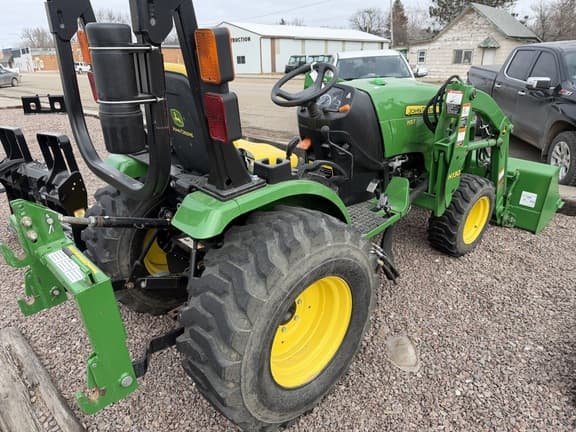 Image of John Deere 2032R equipment image 3