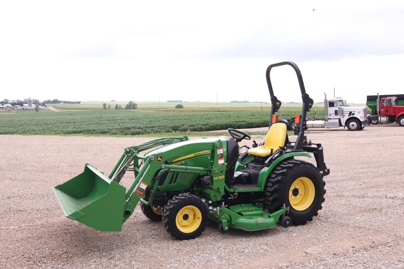 2015 John Deere 2032R Equipment Image0