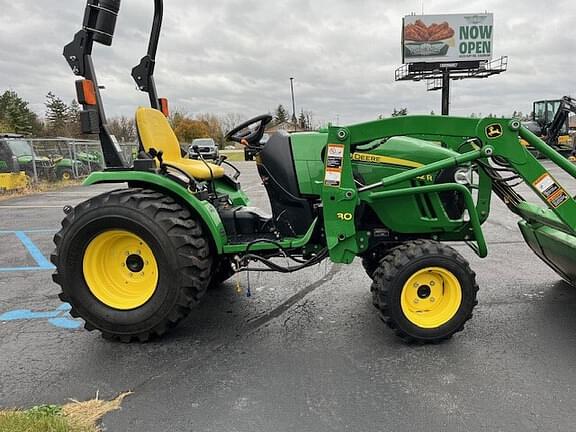 Image of John Deere 2032R equipment image 3