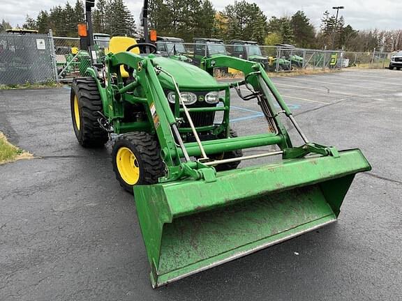 Image of John Deere 2032R equipment image 4