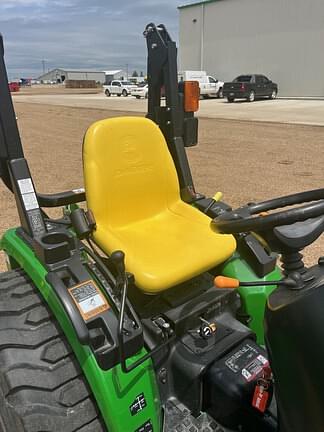 Image of John Deere 2032R equipment image 3