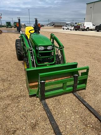 Image of John Deere 2032R equipment image 2