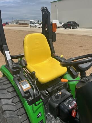Image of John Deere 2032R equipment image 2