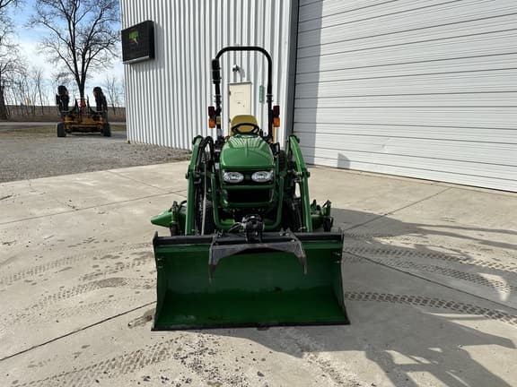 Image of John Deere 2032R equipment image 1