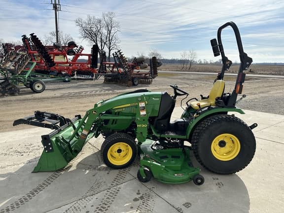 Image of John Deere 2032R equipment image 3