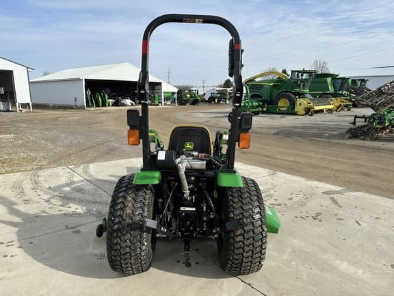 Image of John Deere 2032R equipment image 4