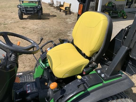 Image of John Deere 2032R equipment image 3