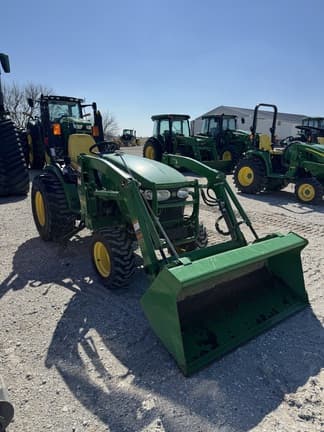 Image of John Deere 2032R equipment image 1