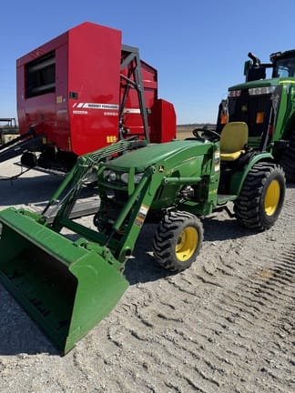 2015 John Deere 2032R Equipment Image0