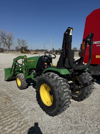 Image of John Deere 2032R equipment image 3