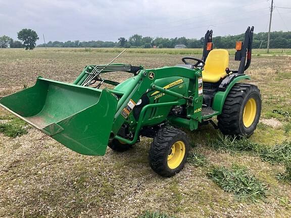 Image of John Deere 2032R equipment image 1