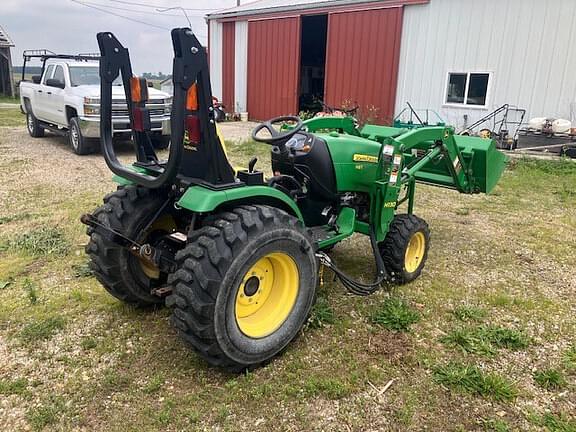 Image of John Deere 2032R equipment image 3