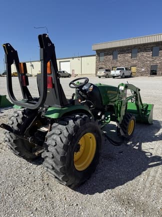 Image of John Deere 2032R equipment image 2