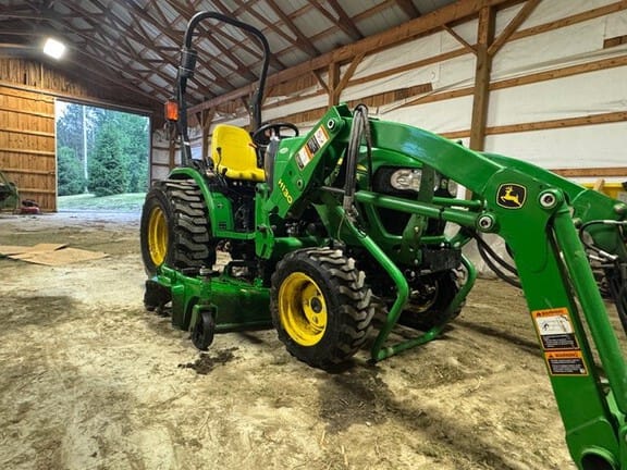 2015 John Deere 2032R Equipment Image0