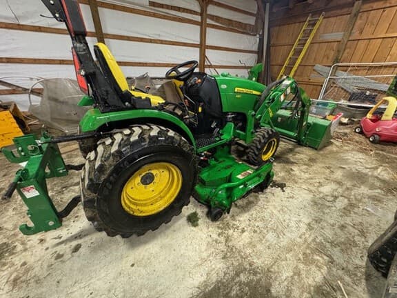 Image of John Deere 2032R equipment image 4