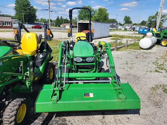 Image of John Deere 2032R equipment image 1