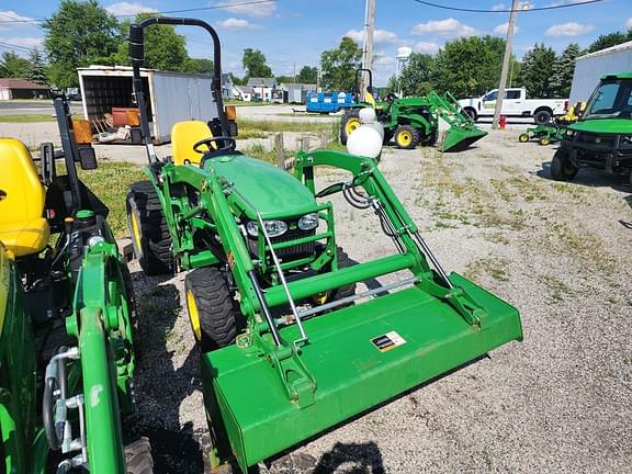 Image of John Deere 2032R equipment image 2